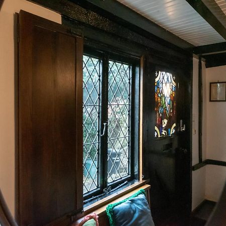 15Th Century Tiny Character Cottage-Henley Centre 外观 照片